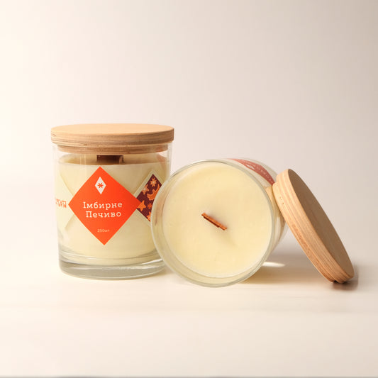 Turbota candle with wooden knot